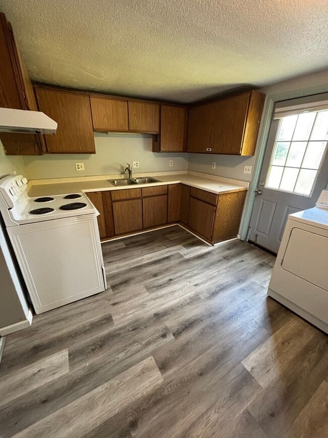 Building Photo - 1026 Jackson St Unit 1014 11th St S