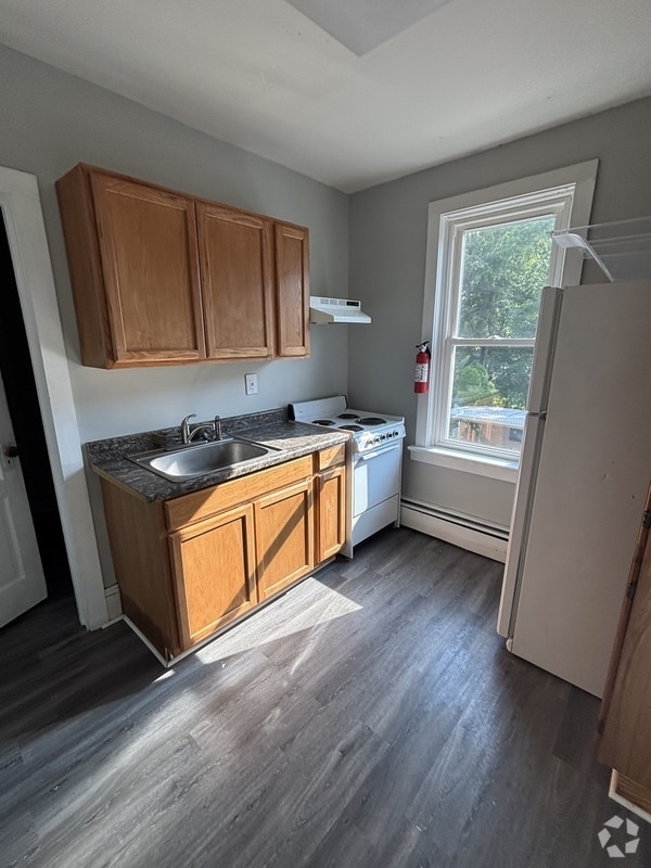 Building Photo - 1717 W Market St Rental