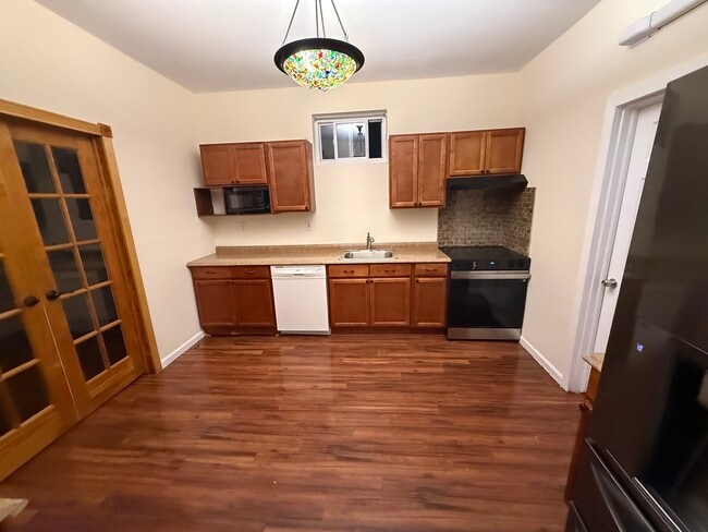 Building Photo - 4 Saint Johns Rd Unit FL1