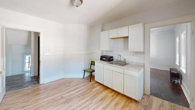 Building Photo - 18 Bauer St Rental