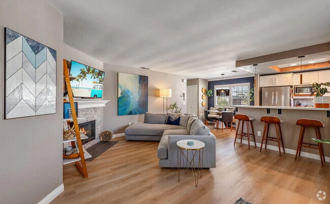 Building Photo - This quaint, gated complex is located on a... Rental