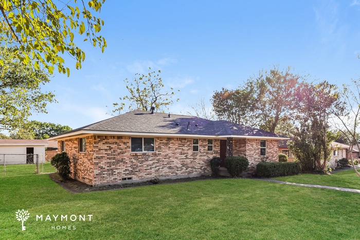 Photo - 944 W Pleasant Run Rd