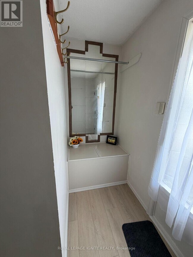 Photo - 17 Sandhurst Cir