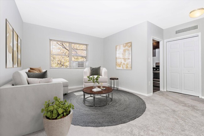 Photo - Emerald Apartments