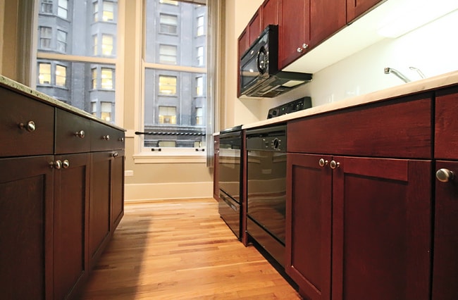 Photo - 339 S Dearborn St