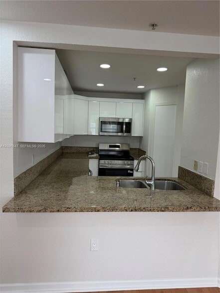 Building Photo - 10902 NW 83rd St Unit 111