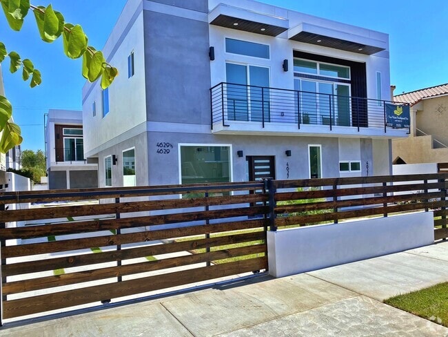 Building Photo - 4627 W 18th St Rental