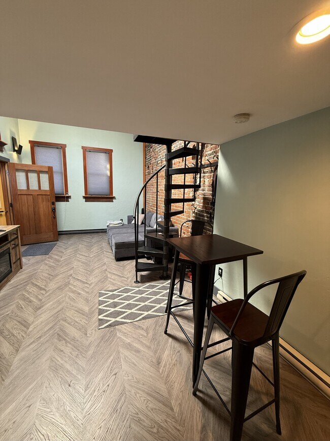 Photo - 140 W 1st St Unit F