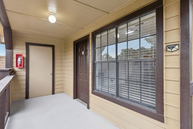 Photo - 1/1 Corner Unit in GATED ~ LAKEFRONT community in Altamonte Springs Unit 204