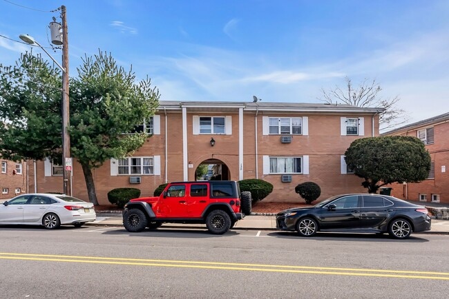 Building Photo - Stuyvesant Commons - Lyndhurst