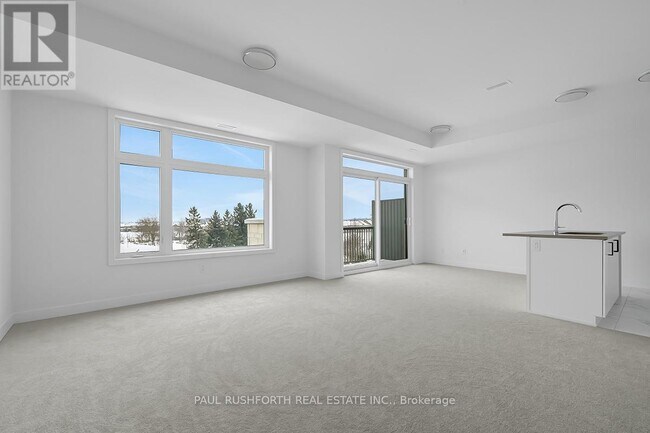 Photo - 1027 Silhouette Private