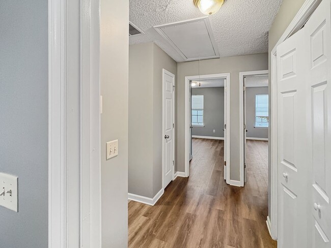 Photo - 5331 Creekview Way