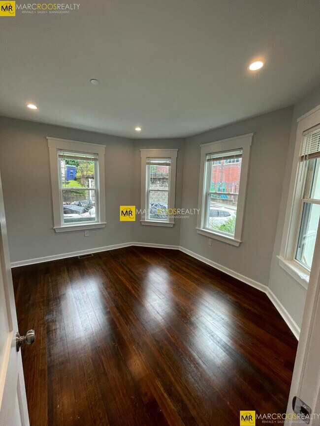 33 Raymond Ave Unit 3