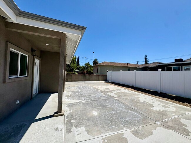 Photo - 5928 N Muscatel Ave
