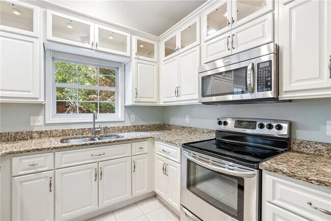 Photo - Overwood - Auburn