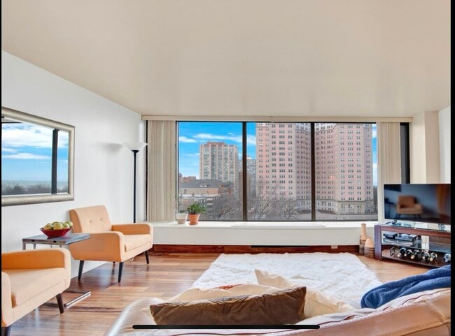 Photo - 5455 N Sheridan Rd