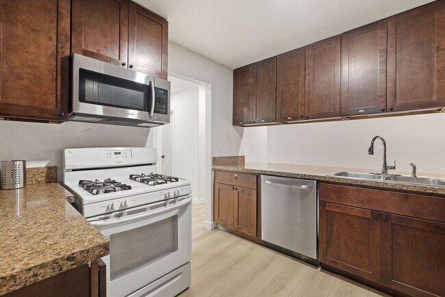 Photo - 1910 N Floyd Rd Unidad 1912