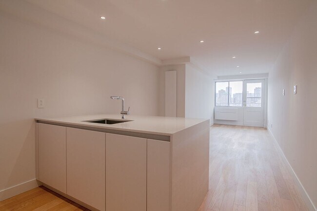 Photo - 3460 Rue Durocher Unit 1208