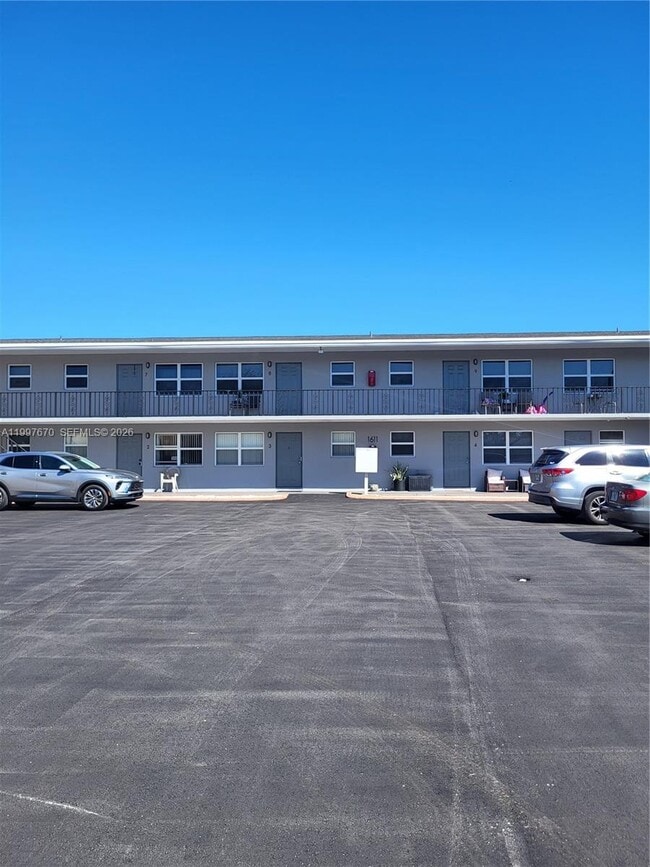 Building Photo - 1611 Green Ln Unit 3