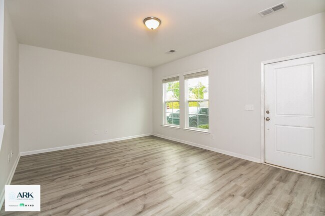 Photo - 339 Northwood St