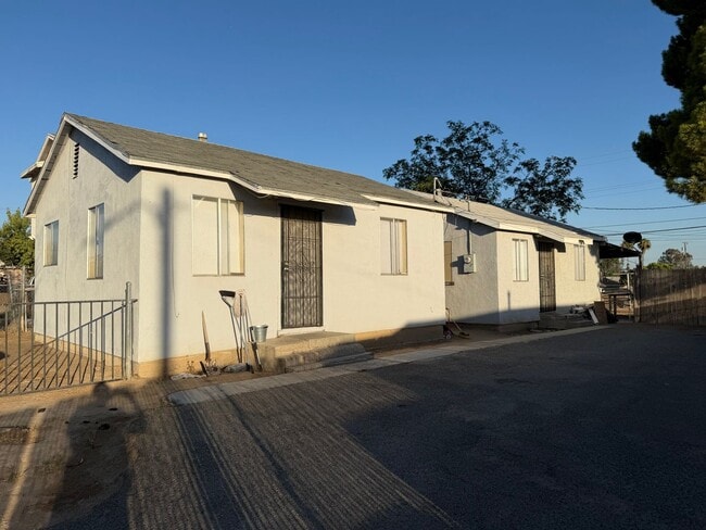 Photo - WoW 1 Bd 1 Ba House with a Yard and Laundry Hookups