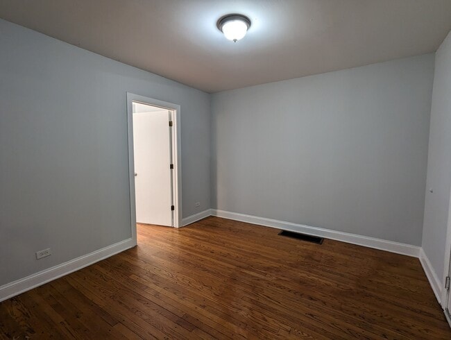 Photo - 5029 N Harding Ave Unit 1W