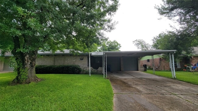 Building Photo - 12407 Russ Dr Rental