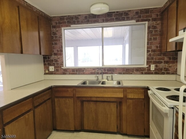 Photo - 106 A N Shore Point Unit C