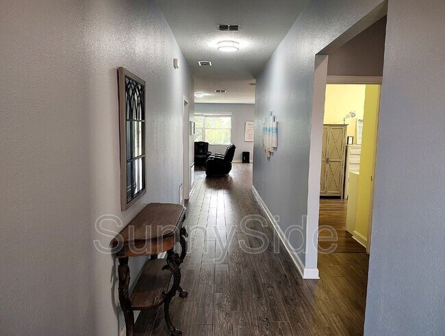 Photo - 1047 Oak Bluff Dr