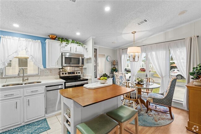 Building Photo - 4751 Lafayette Ln W Rental