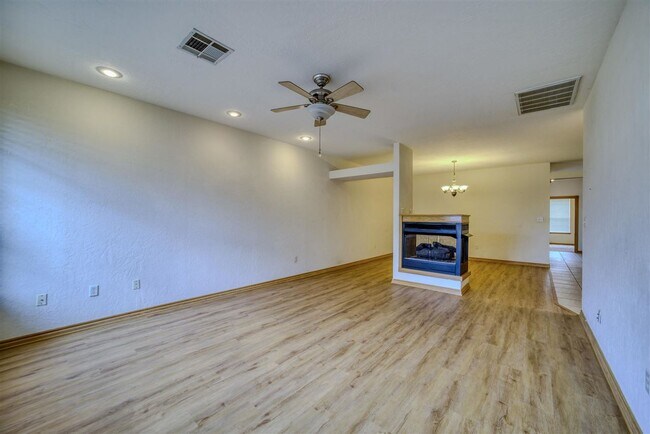 Photo - 2904 NE 9th St