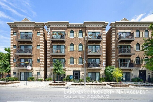 Building Photo - 1152 W Roscoe St Unit 2E