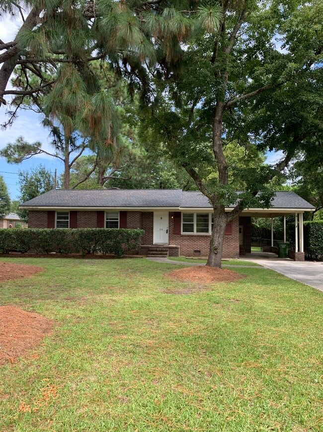 Building Photo - 3 Bedroom 1.5 Bath House on N. Wallace Ava...