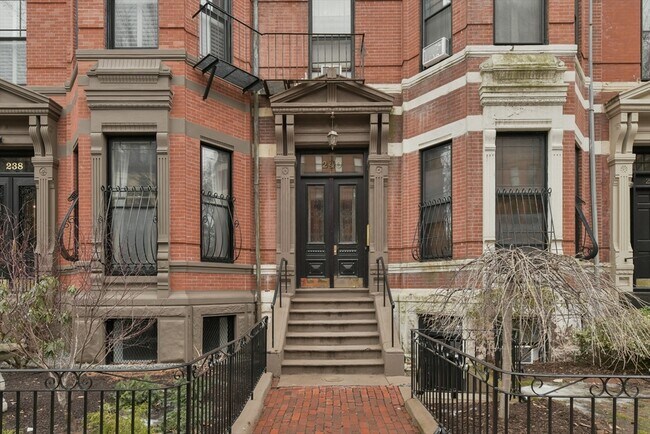 Photo - 240 Marlborough St Unidad 4