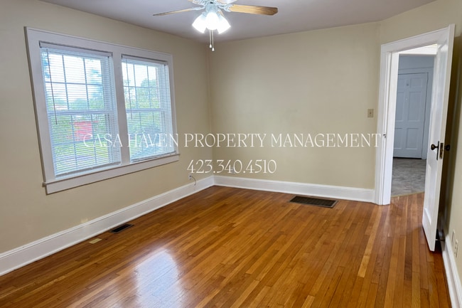 Photo - Charming 2 Bed 1 Bath in the Tree Streets! Unit 2