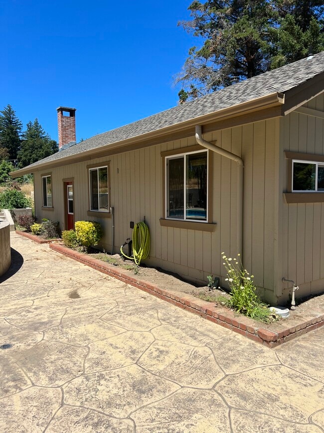 Photo - 330 Braemoor Dr