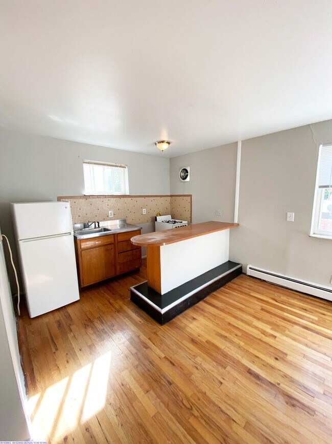 Building Photo - 507 Lowell Ave Unit 507-05