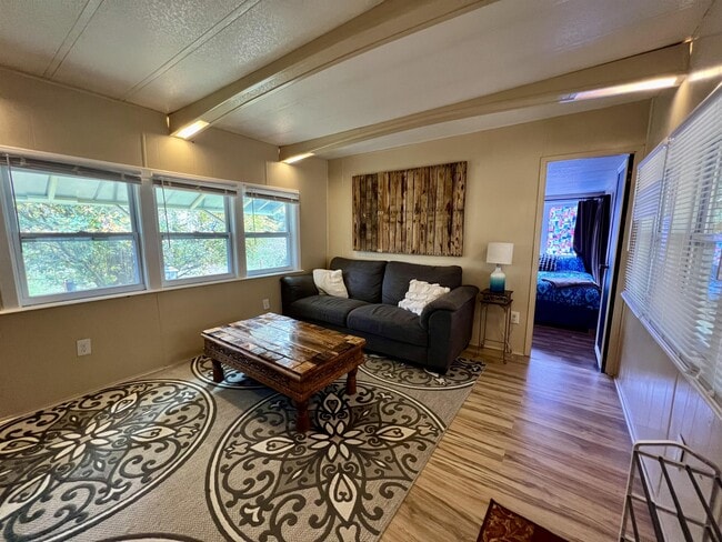 Photo - 27 Mandalay Dr