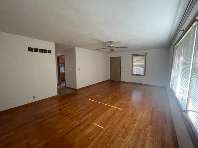 Photo - 1302 E Mumford Dr