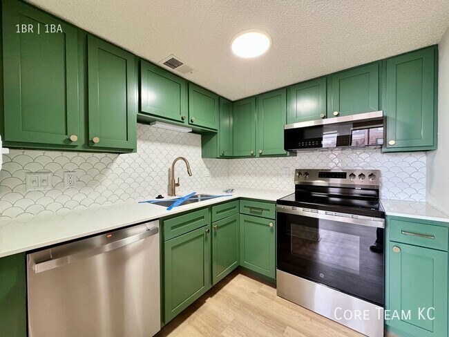 Photo - 235 Ward Pkwy Unit E - 709