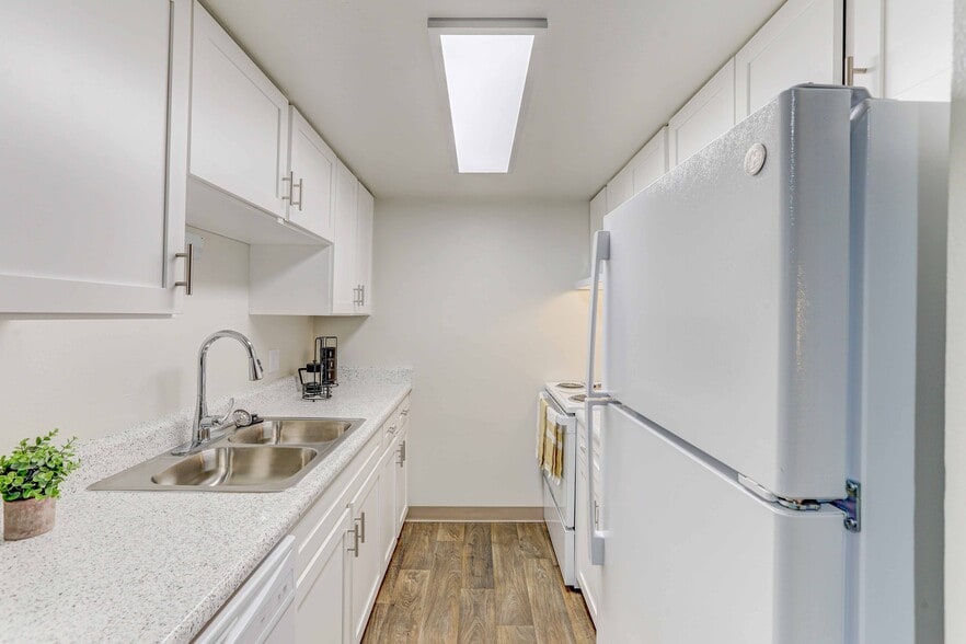 2BD 2BA - 864 SF