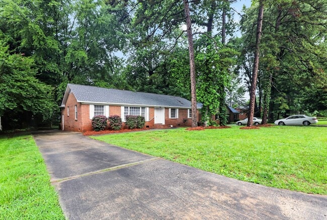 Photo - Charming 3 Bedroom Home in Matthews!