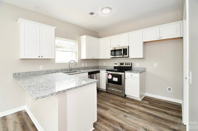 Photo - 905 Klondale Ave