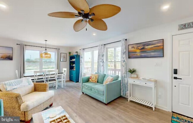 327 Robin Dr Unit 2