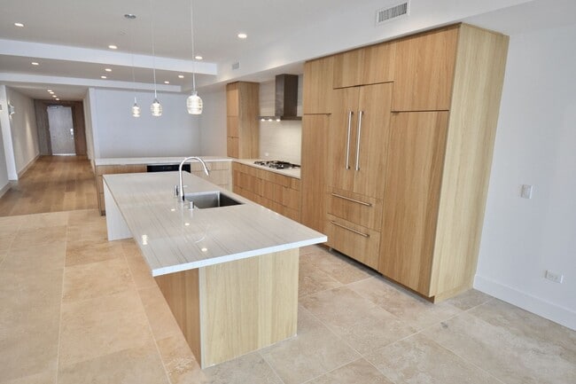 Building Photo - LUXURY 3 BEDROOM CONDO in the Unique Urban Enclave of Palentine. Walk to Balboa Park! Parking wi... Unit 304