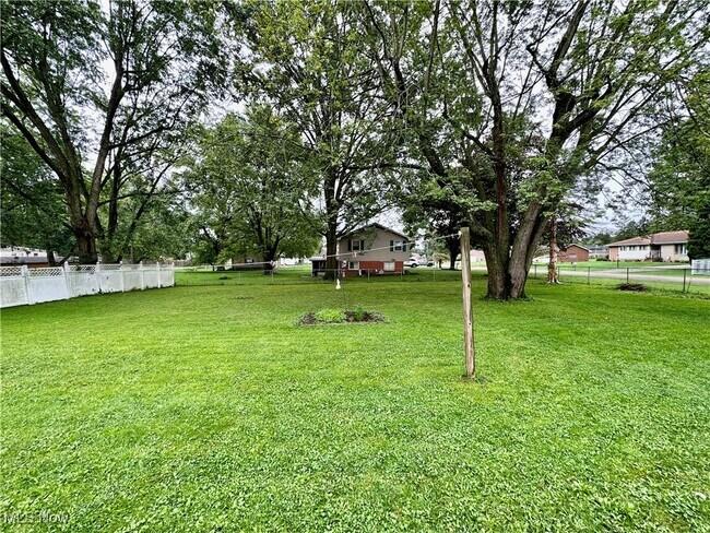 Photo - 1370 W Vine St