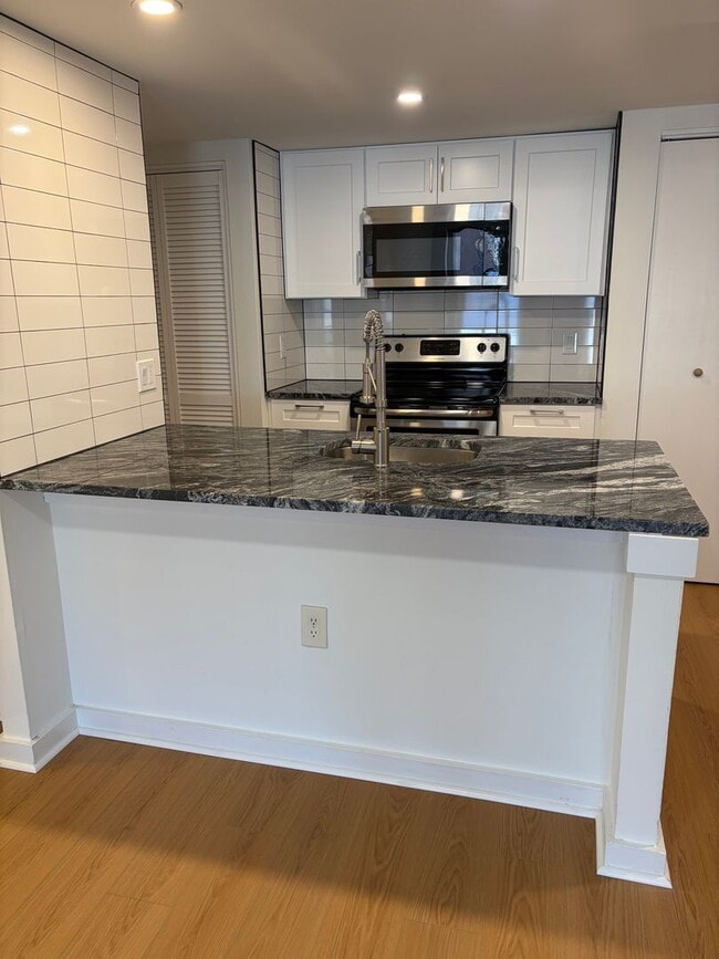 Building Photo - Welcome to Urban Elegance in the Heart of ... Unit 407