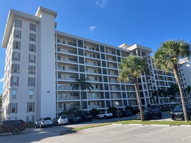 Building Photo - 3100 N Palm Aire Dr Unit 104