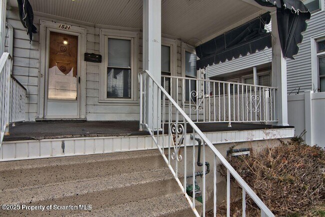 Photo - 1521 Pine St
