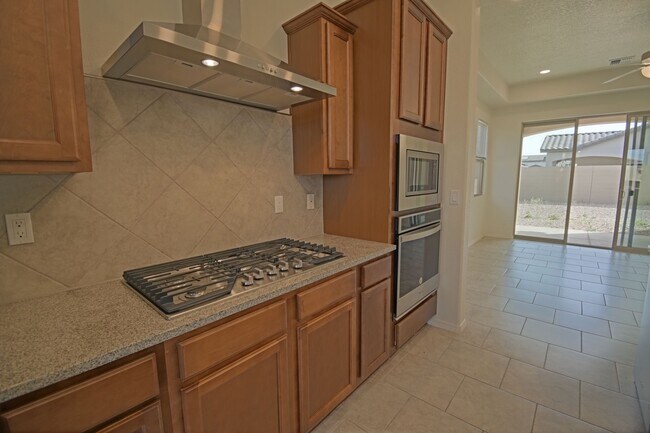 Photo - Three Car Garage!